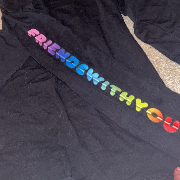 GUESS x Friends With You Black Crew Neck Long-Sleeve Tee T-shirt Size Small - Picture 3 of 7